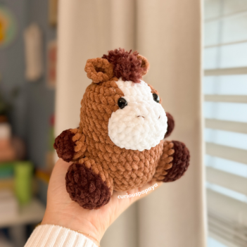 Horse amigurumi pattern by Curiouspapaya