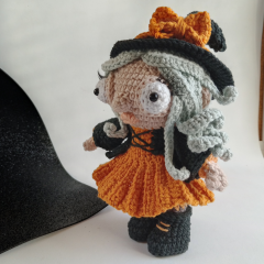 Halloween Witch amigurumi pattern by Mongoreto