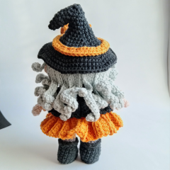 Halloween Witch amigurumi by Mongoreto