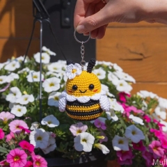 Bee amigurumi pattern by Mufficorn