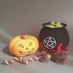 Natascha, the Halloween Witch amigurumi pattern by SaphirhaseDesign